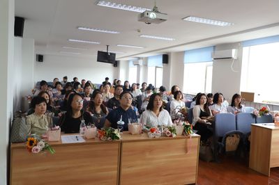 雅韻花藝，禮贊師者風華——我院成功舉辦教師節插花文化交流活動